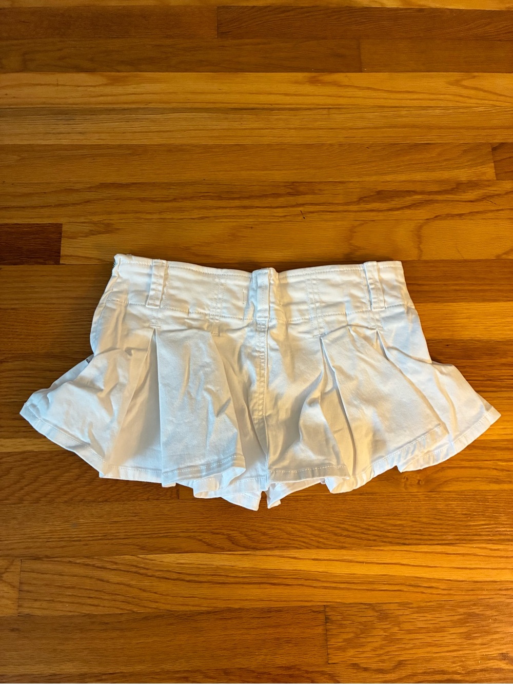Madden Girl White Pleated Skort-Style Shorts